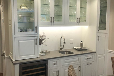 Eat-in kitchen - eat-in kitchen idea in Chicago