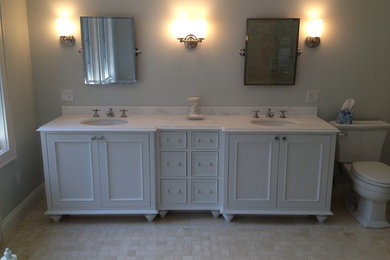 Example of a classic bathroom design in Bridgeport