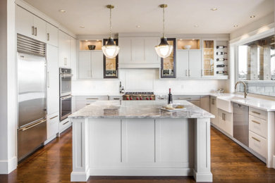 Transitional kitchen photo in Vancouver