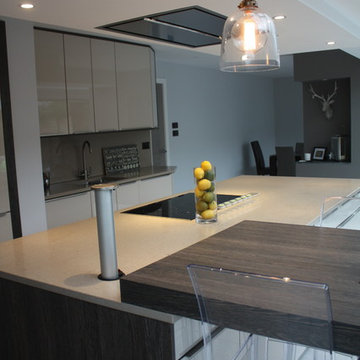Gloss Cashmere & Dark Wenge with signiture floating table