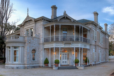 Foto della villa grande classica a due piani