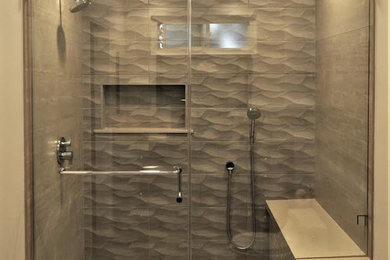 Example of a minimalist bathroom design in Los Angeles