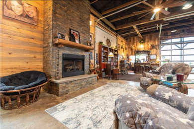 Home design - farmhouse home design idea in Tampa