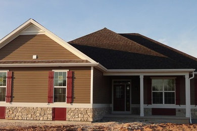 Mid-sized traditional brown one-story vinyl gable roof idea in Milwaukee