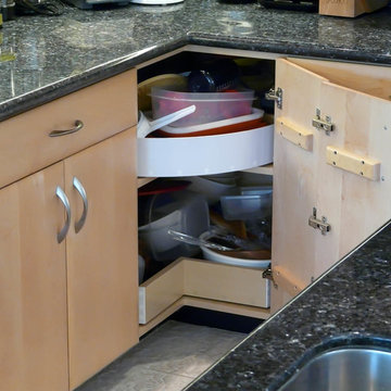 Timeless Maple & Black Hub Kitchen