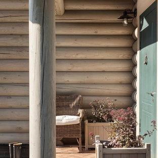 На фото: прихожие в стиле кантри с полом из терракотовой плитки