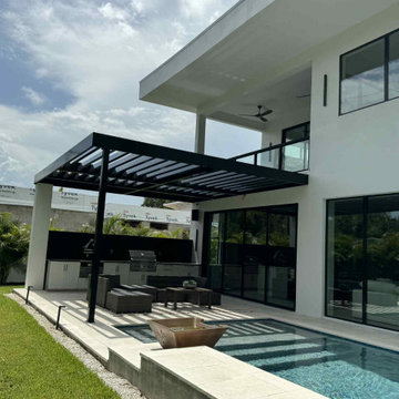 Alluminum pergola