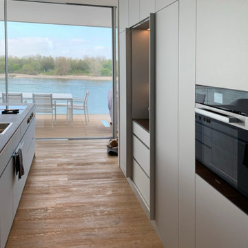 Küche mit Aussicht auf den Rhein