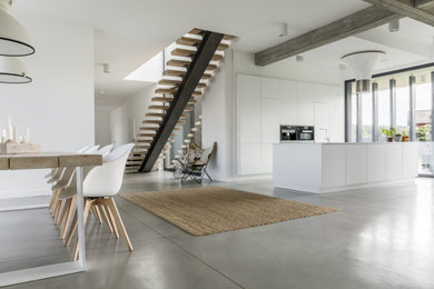 Rénovation design d'un grand espace à vivre avec cuisine ouverte