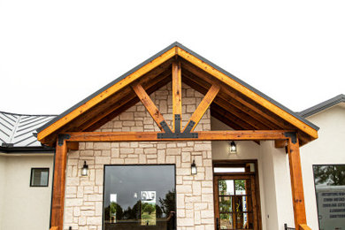 Country home design photo in Albuquerque