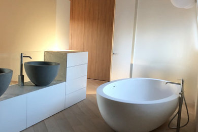 oval round freestanding bathtub
