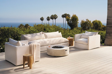 Inspiration for a modern deck remodel in Los Angeles