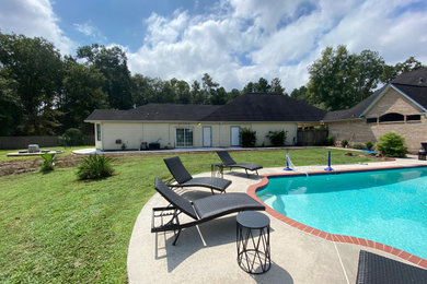 Example of a classic exterior home design in Houston
