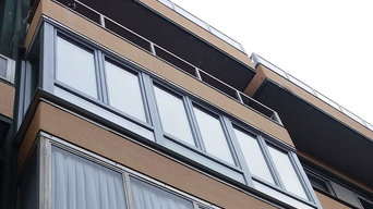 Cerramiento de balcón en PVC con acabado metálico