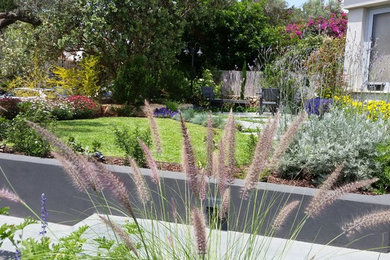 Inspiration for a mediterranean landscaping in Los Angeles.