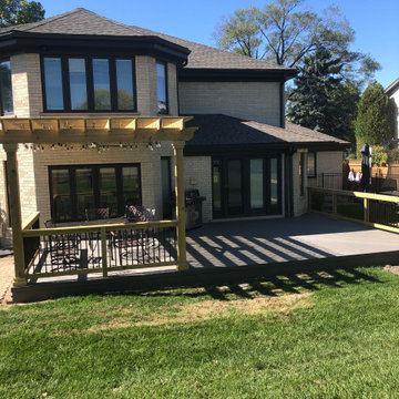 TimberTech Silver Maple with Attached Pergola in Glenview, IL