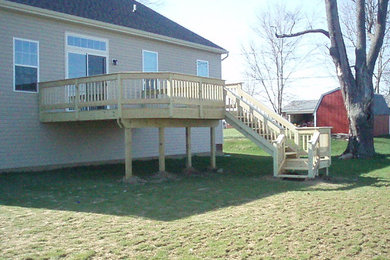 Inspiration for a deck remodel in Cleveland