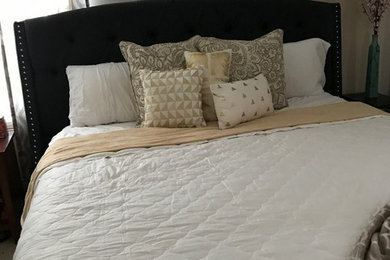Bedroom - traditional bedroom idea in Cincinnati