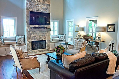 Cottage family room photo in Atlanta