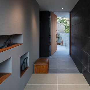 神戸のモダンスタイルのおしゃれな玄関の写真