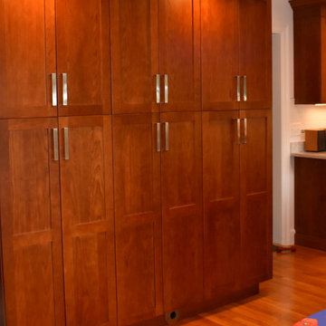 UltraCraft Shaker Kitchen in Cherry Amber with Silestone Pietra Countertops