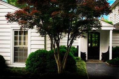 Inspiration for a traditional landscaping in Atlanta.