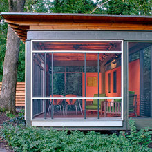 Screened in Porch/Porch