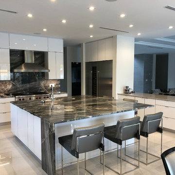 Sleek & Modern UltraCraft Kitchen - High Gloss Acrilux Door Style - South Beach