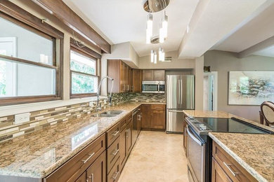 Kitchen - kitchen idea in Los Angeles