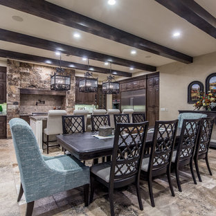 ソルトレイクシティの中サイズの地中海スタイルのLDKの画像 (ベージュの壁、セラミックタイルの床、暖炉なし、ベージュの床)