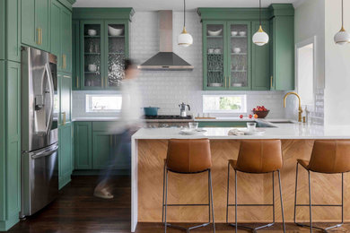 Mid-century modern kitchen photo in Chicago