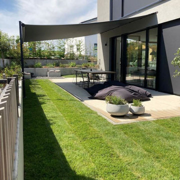 Cosy & modern - Gartengestaltung mit Terrasse, Blühhecken, Feuerstelle