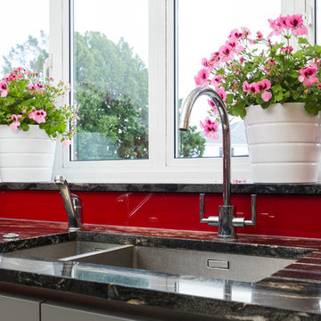 Bright Kitchen Splashback