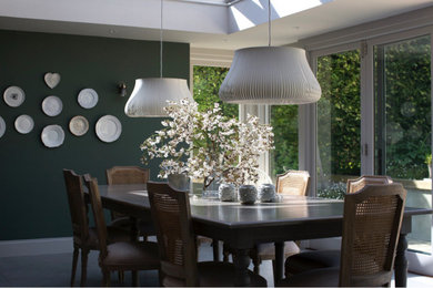 This is an example of a farmhouse dining room in Oxfordshire.
