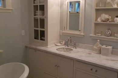 Elegant bathroom photo in Orange County