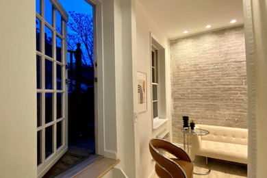 Home design - contemporary home design idea in New York