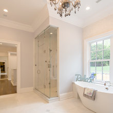 like the tub and partial glass wall door