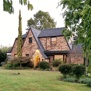 Arcadia Tudor Farmhouse