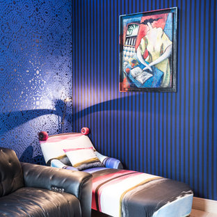 Inspiration for a contemporary home theater remodel in Nantes