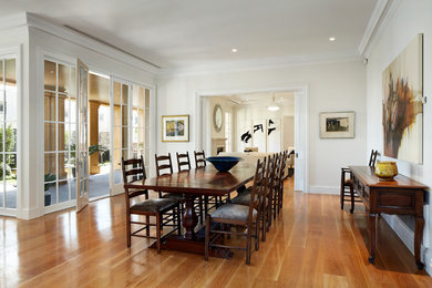 Design ideas for a traditional dining room in Melbourne.