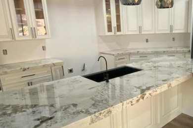 Large minimalist kitchen photo in Las Vegas
