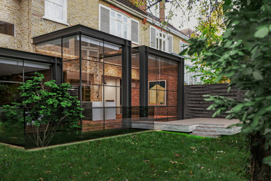 Design ideas for a contemporary living room in London.