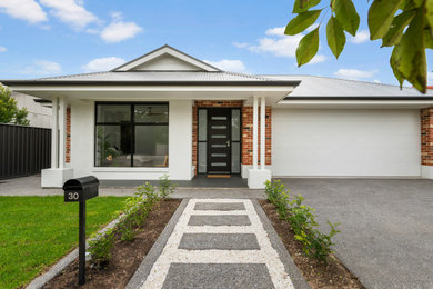 Photo of a contemporary one-storey house exterior in Adelaide with a metal roof and a grey roof.