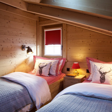 Cosy Swiss Chalet guest room's