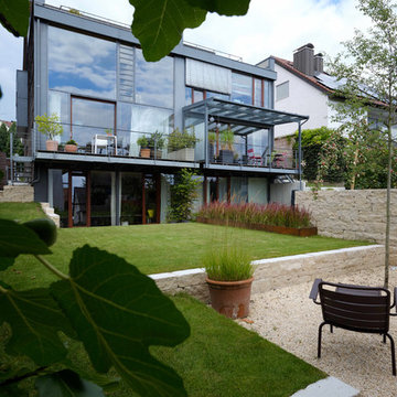 Moderne und offene Gartenanlage für ein Architektenhaus
