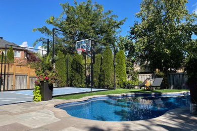 This is an example of a mid-sized traditional partial sun backyard landscaping in Toronto.