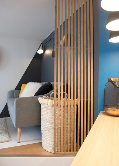 Современный Кухня by ATMOSPH&Egrave;RES DESIGN