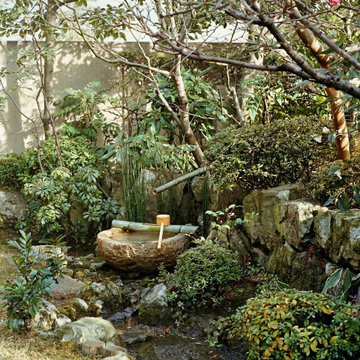 つくばいのある風景