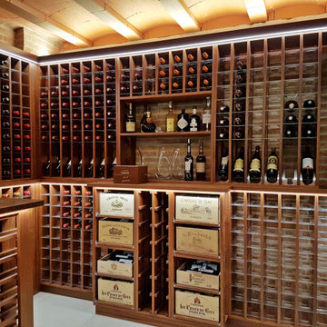 Weinkeller PERFECT FIT aus massiver Esche Mahagoni gebeizt