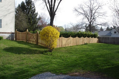 Design ideas for a traditional landscaping in Other.